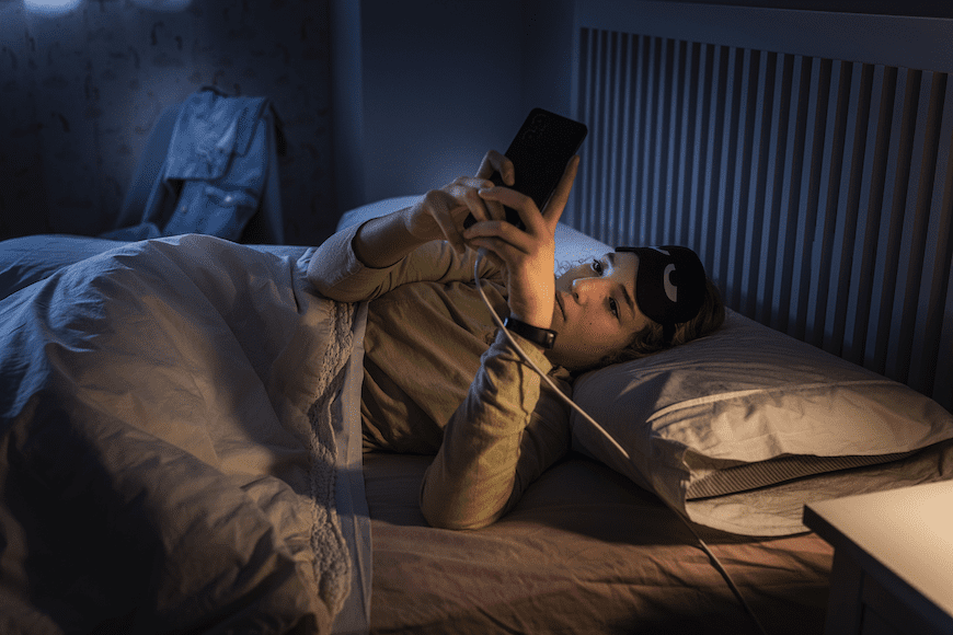 A new national study links bedtime screen use in adolescents to shorter sleep and more sleep disturbances.
